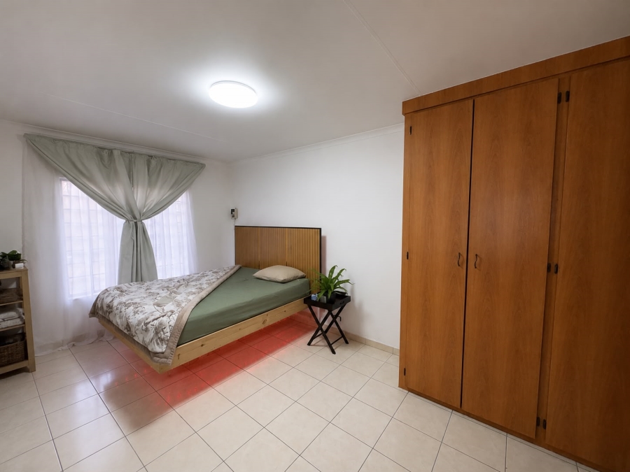 2 Bedroom Property for Sale in Oos Einde North West